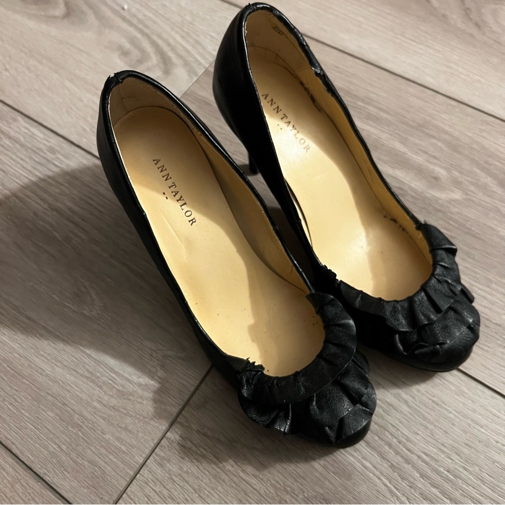 Ann Taylor Black Ruffle Heels Size 6.5